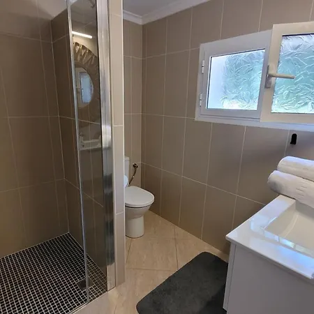 Casa Caledonia - Dans Avec Jardin Arbore Et Piscine A 500 M De La Apartment *