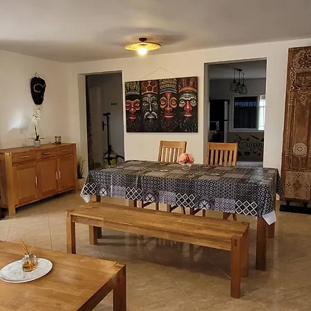 Casa Caledonia - Dans Avec Jardin Arbore Et Piscine A 500 M De La Apartment *
